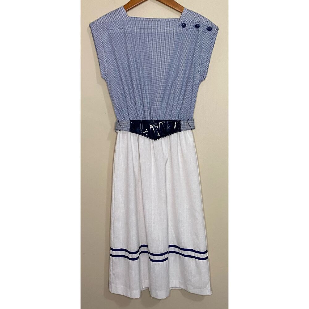 Vintage Womens Dress Size 8 in blue and white. Fits more like a size 4.